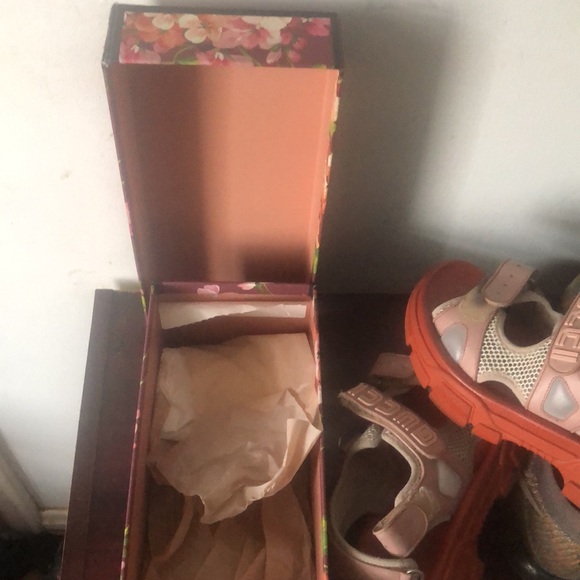Gucci red and grey leather open toe shoes (with box) - Picture 8 of 8